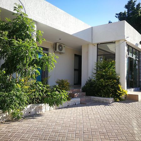 Pension Hotel Kamho Windhoek Exterior photo